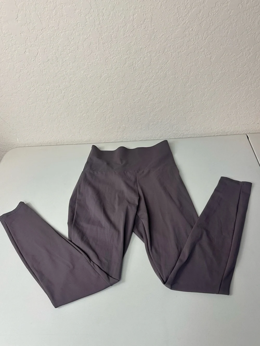 Miraclesuit Tummy Control Smooth 4-Way Stretch High Waisted Athletic Leggings M